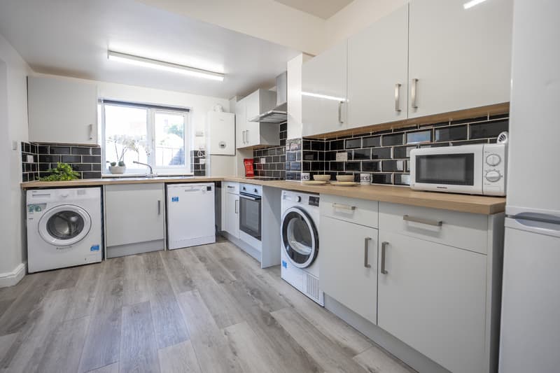 Bedford Street ** 2 ROOMS AVAILABLE **