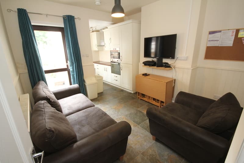 Victoria Street (C)** ROOM AVAILABLE **